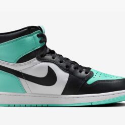 Alternative view of Jordan 1 Retro High OG Green Glow