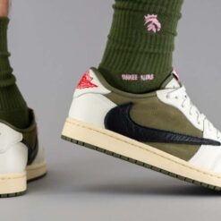 Alternative view of Jordan 1 Retro Low OG SP Travis Scott Medium Olive