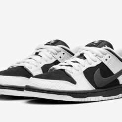 Nike SB Dunk Low TIGHTBOOTH